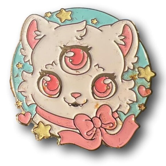BRIGHT BAT DESIGN 3 Eye Kitten / Cat ENAMEL PIN - Picture 1 of 1